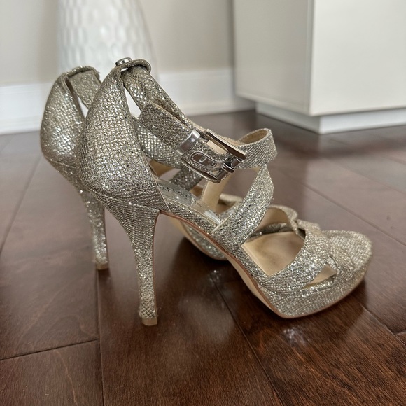 MICHAEL KORS SILVER HEELS - Picture 8 of 12